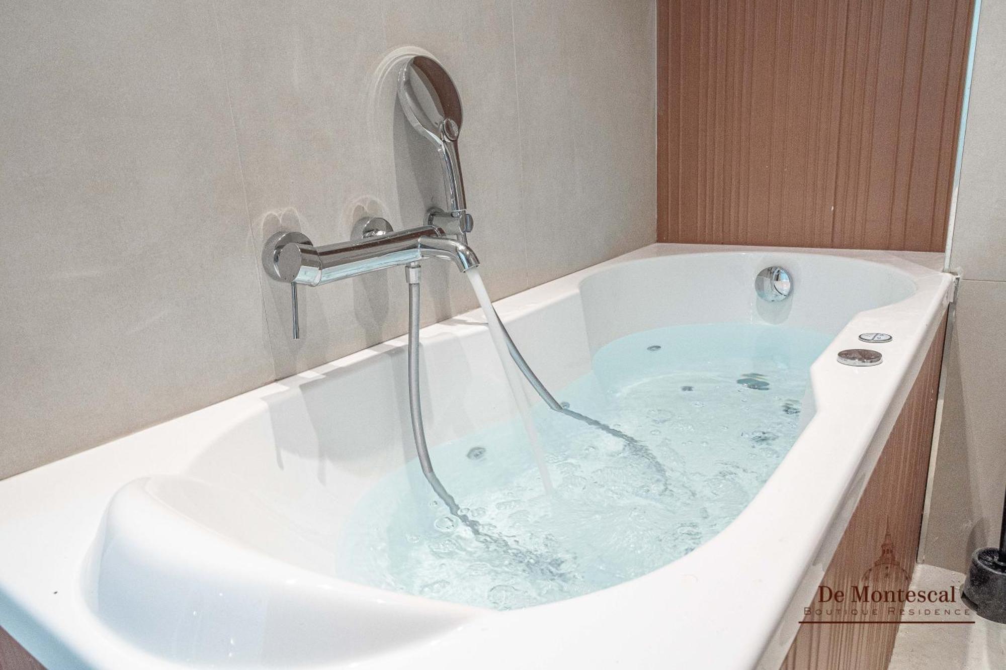 De Montescal - Hot Tub And Ac Cosy Apartment A Prime Location 40M2 巴黎 外观 照片