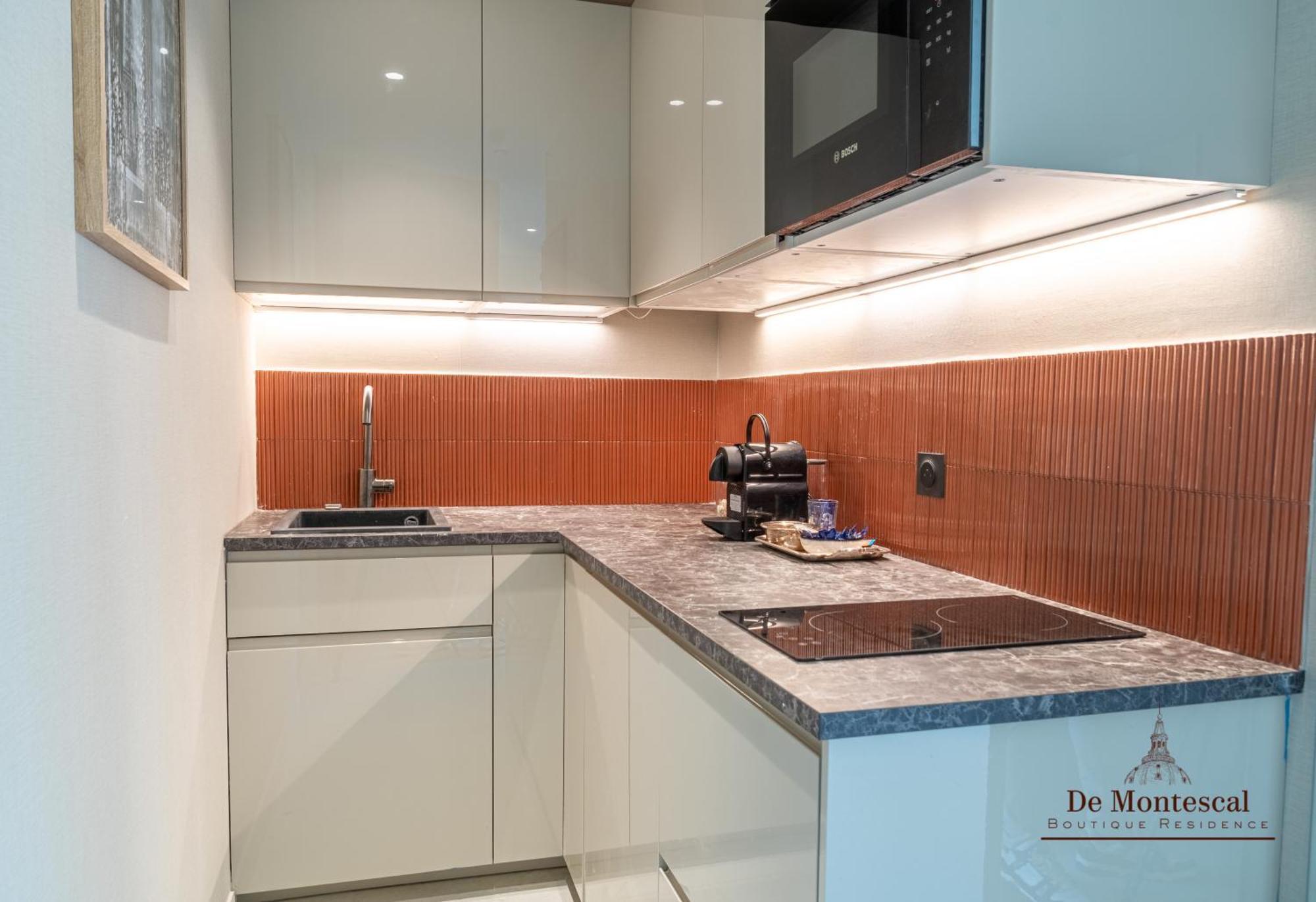 De Montescal - Hot Tub And Ac Cosy Apartment A Prime Location 40M2 巴黎 外观 照片