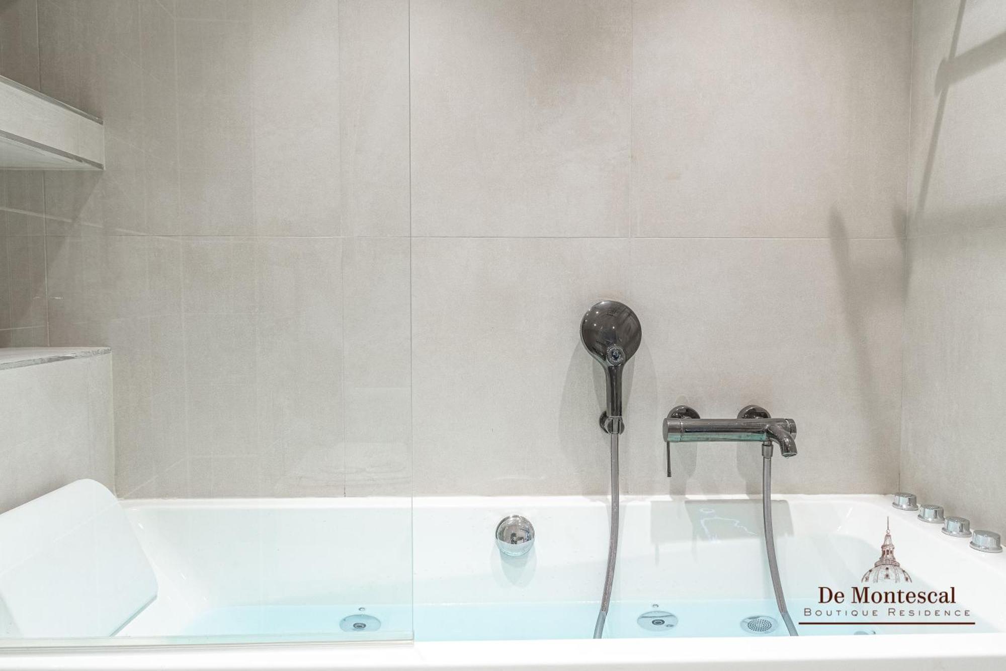 De Montescal - Hot Tub And Ac Cosy Apartment A Prime Location 40M2 巴黎 外观 照片