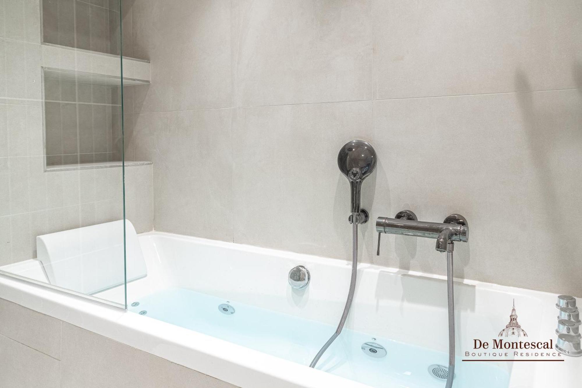 De Montescal - Hot Tub And Ac Cosy Apartment A Prime Location 40M2 巴黎 外观 照片